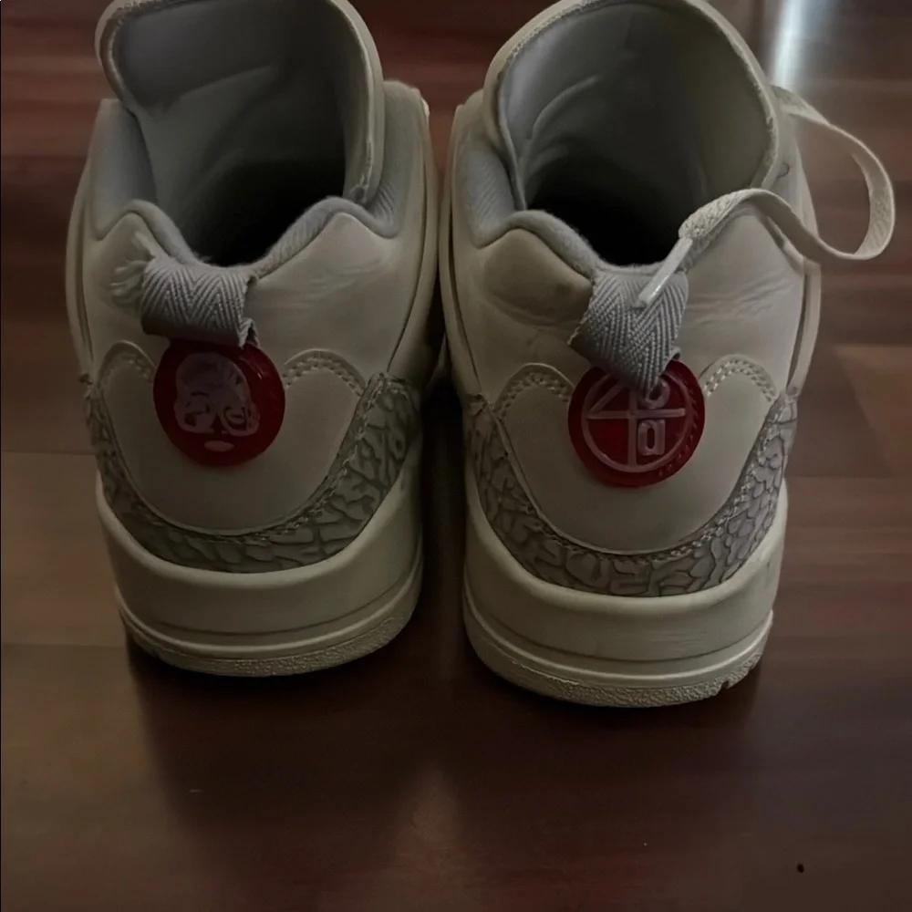Jordan Sneakers in Cream and Red